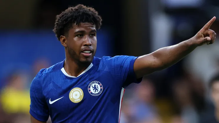 Andrey Santos, do Chelsea e Seleção Brasileira diz que pensa em voltar ao Vasco no futuro (Foto: Eddie Keogh/Getty Images)