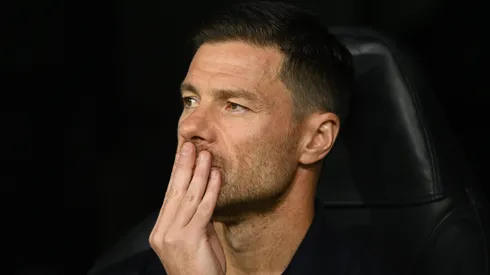 Treinador Xabi Alonso, vive momento difícil nos bastidores já que os jogadores estão incomodados com suas atitudes. (Foto: Denis Doyle/Getty Images)