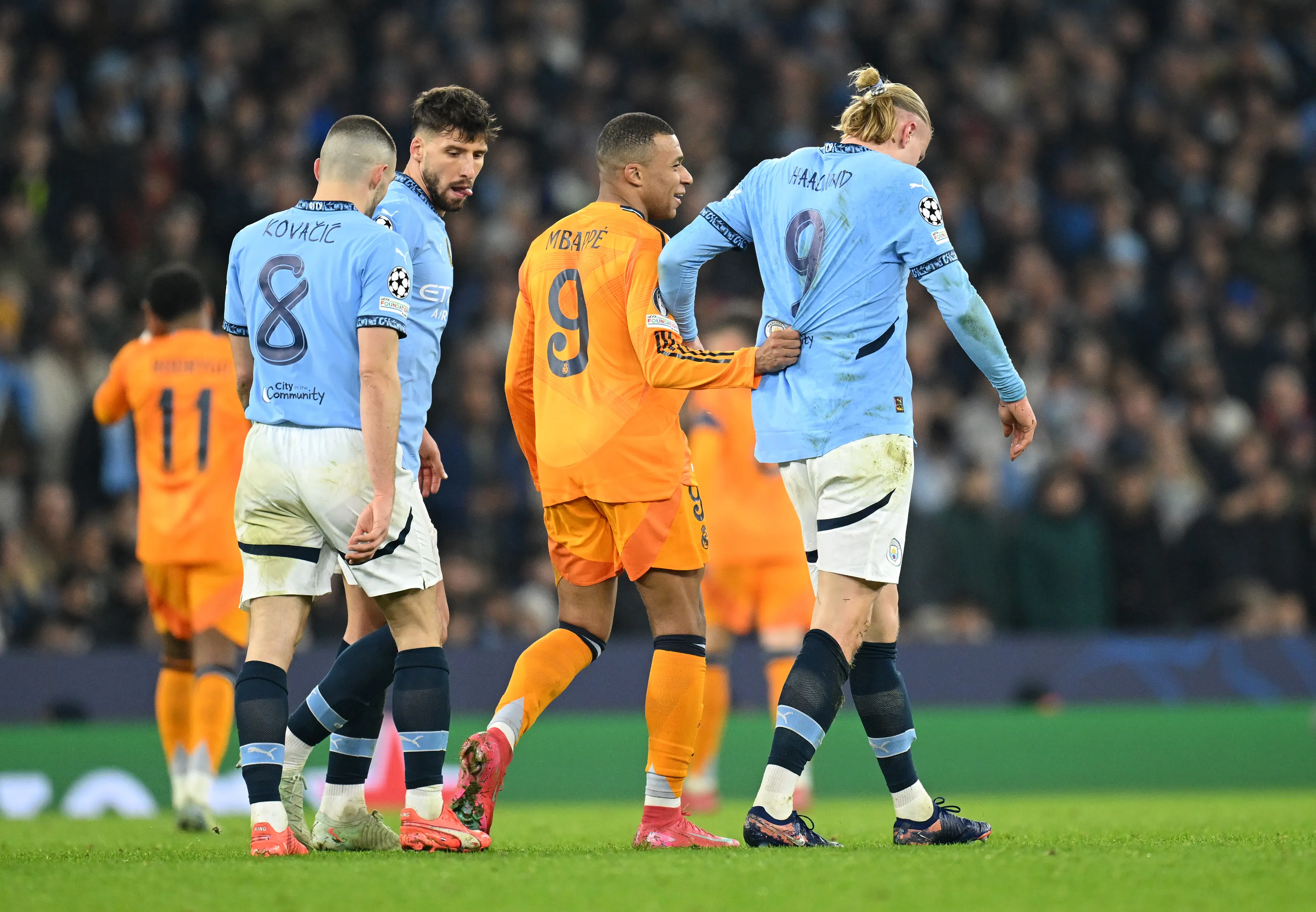 Mbappé e Haaland se enfrentaram na temporada passada (Foto: Michael Regan/Getty Images)