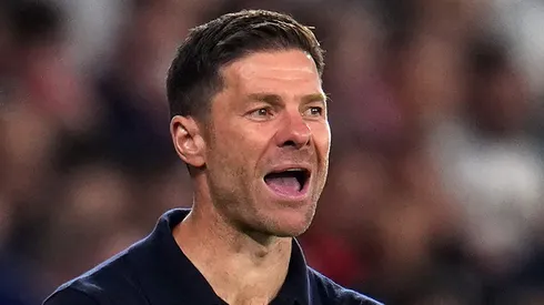 Xabi Alonso é flagrado criticando Vini Jr em empate do Real Madrid contra o Rayo Vallecano.(Foto: Aitor Alcalde/Getty Images)