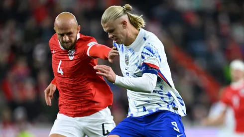 O centroavante Haaland em ação com a Noruega (Christian Bruna/Getty Images)