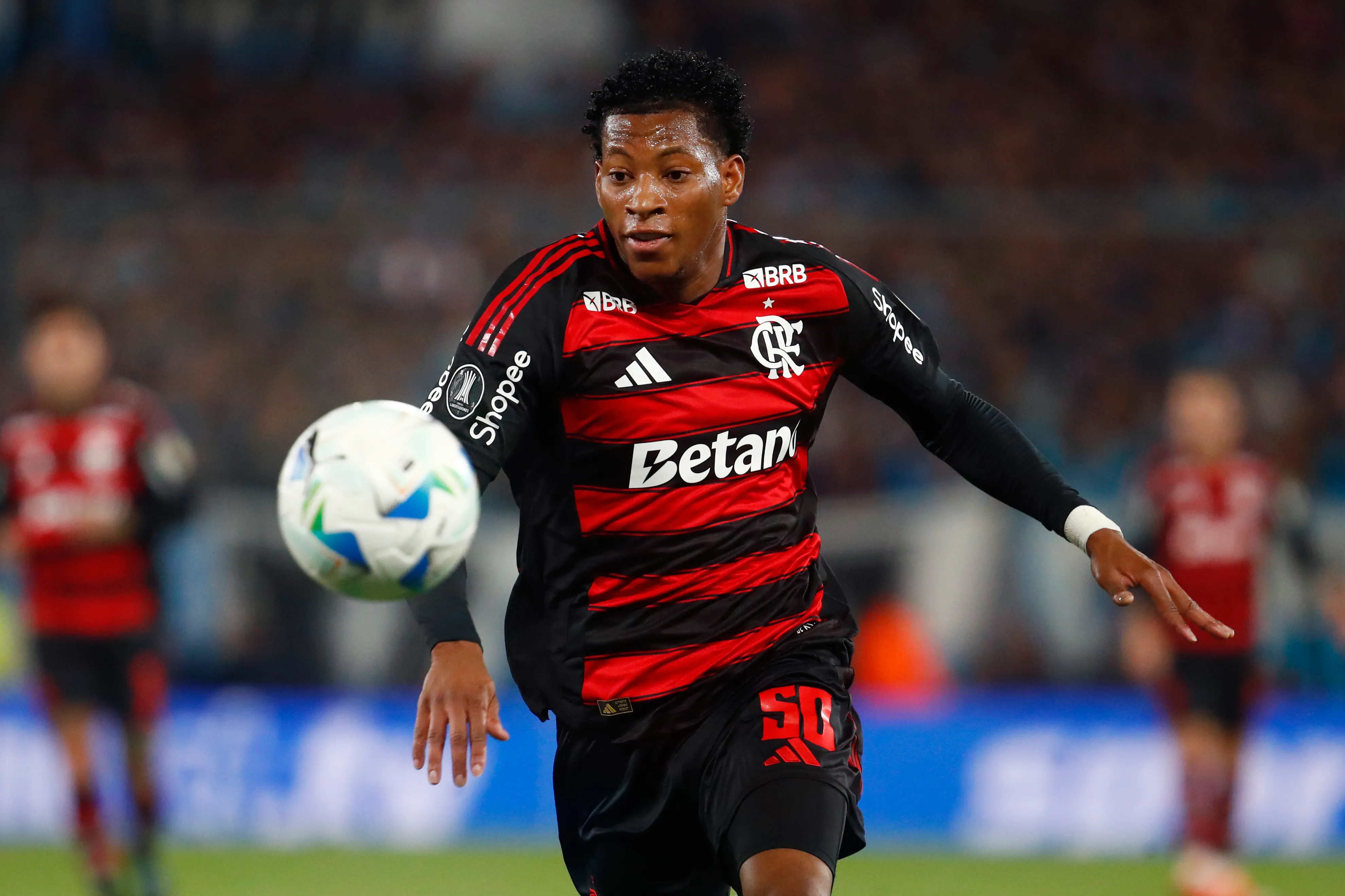 Plata pode sair do Flamengo para 2026 (Foto: Marcos Brindicci/Getty Images)