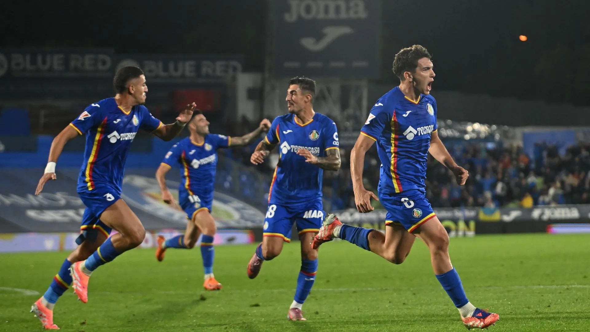 Jogadores do Getafe comemoram gol durante partida da LaLiga. Foto: Denis Doyle/Getty Images