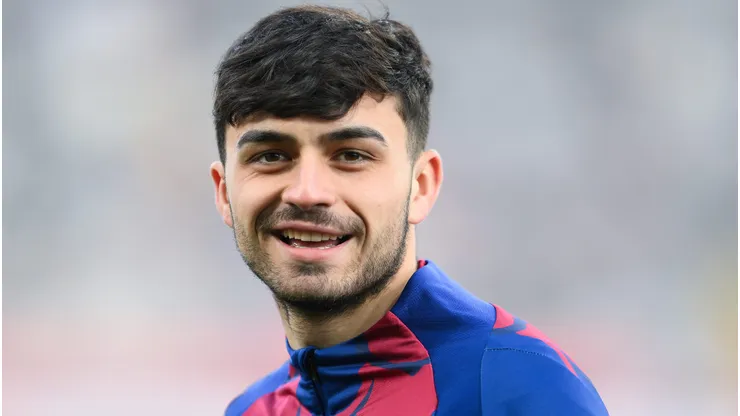 Pedri, jogador do Barcelona, comentou sobre seu desenvolvimento e temperamento do treinador Hansi Flick (Foto: David Ramos/Getty Images)