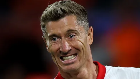 Lewandowski lidera os donos da casa, que precisam vencer para colar nos holandeses, enquanto o time de Koeman tenta manter a invencibilidade e garantir a vaga direta no Mundial. (Foto: Dean Mouhtaropoulos/Getty Images)