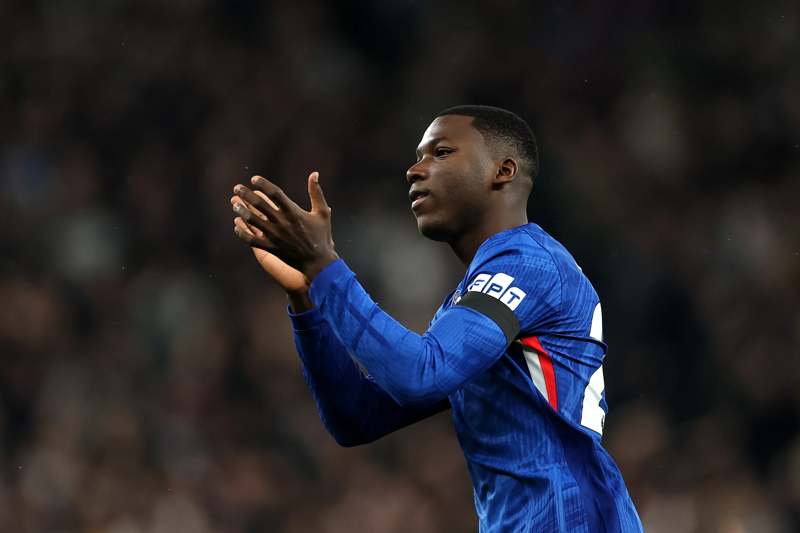 Caicedo no duelo diante do Tottenham (Foto: Alex Pantling/Getty Images)