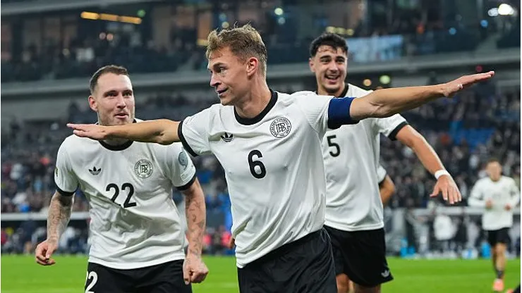 Joshua Kimmich, que deve ser titular contra o Luxemburgo, nesta sexta (14), pelas Eliminatórias. (foto: Pau Barrena/Getty Images)