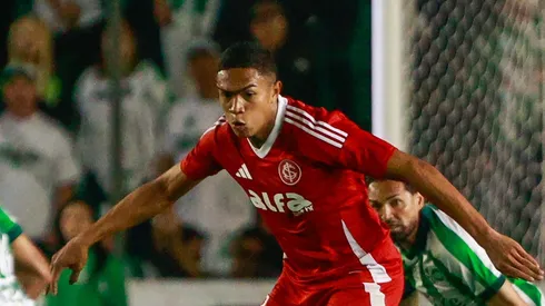 Luis Otávio, jogador do Internacional - Foto: Luiz Erbes/AGIF