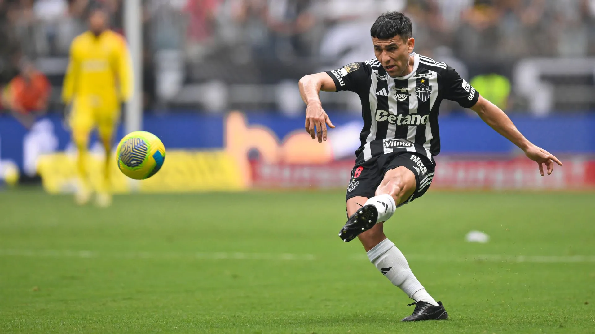 Júnior Alonso deve ser titular na final da Copa Sul-Americana entre Atlético-MG e Lanús (foto: Pedro Vilela/Getty Images)