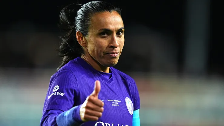 Marta busca conquistar o prêmio que leva o seu nome pela 2ª vez seguida - Foto: Kyle Rivas/Getty Images)