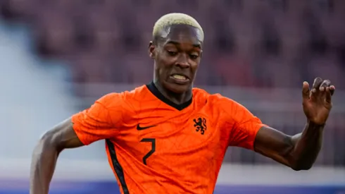 Emanuel-Emegha chama atenção de clubes ingleses apesar de ter contrato com Chelsea. Foto: Christian Hofer/Getty Images