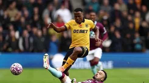 Jhon Arias está pressionado no Wolverhampton.