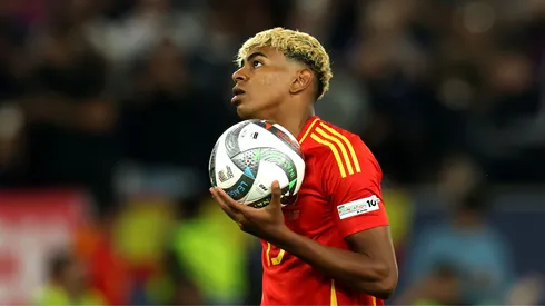 Lamine Yamal está fora da Data Fifa de novembro após ser submetido a um procedimento médico no Barcelona