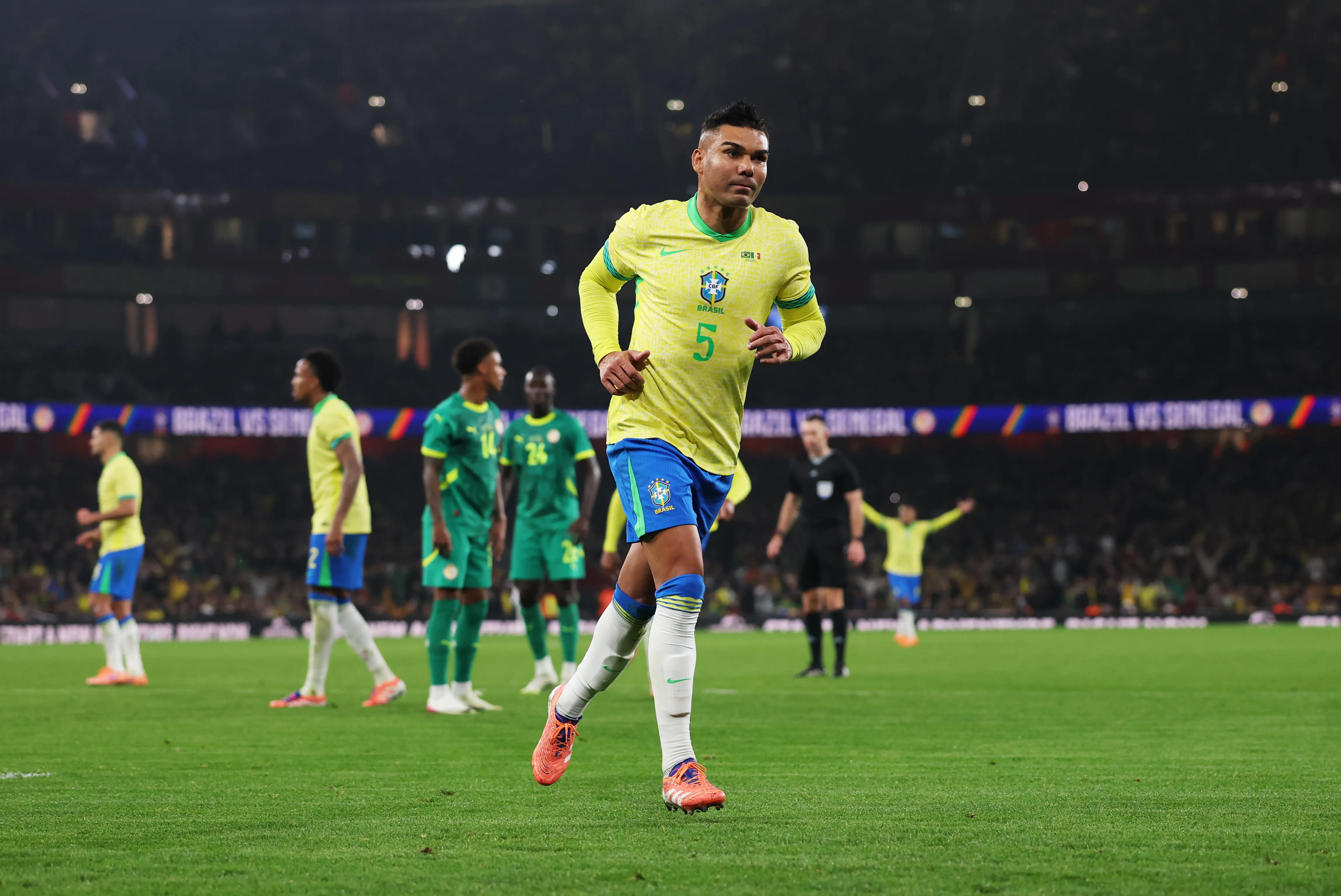 Casemiro comemorando seu gol contra Senegal. (Foto: Ryan Pierse/Getty Images)