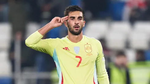 Ferran Torres assumiu a lendária camisa 7 da Espanha e, com gols decisivos e evolução tática contínua, transformou o número histórico em símbolo de uma nova fase na Roja. (Foto: Divulgação / Twitter Selección Española Masculina de Fútbo)