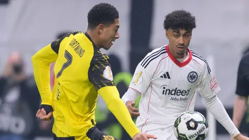 Nathaniel Brown virou o novo alvo de Manchester United, Manchester City e Arsenal, que acompanham de perto cada atuação do jovem lateral do Eintracht Frankfurt. (Foto: Christian Kaspar-Bartke/Getty Images)