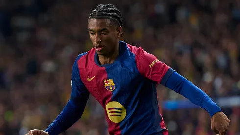 Alejandro Balde em jogo do Barcelona. (Foto: Pedro Salado/Getty Images)