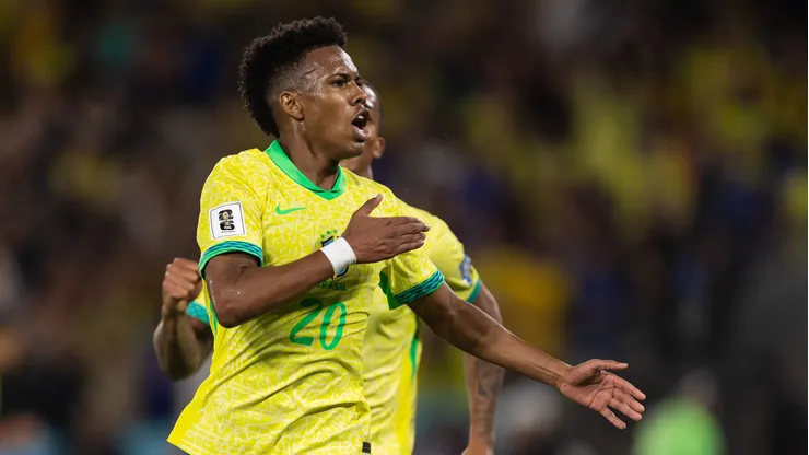 Estêvão comemora gol com a Seleção Brasileira. Foto: Ruano Carneiro/Getty Images