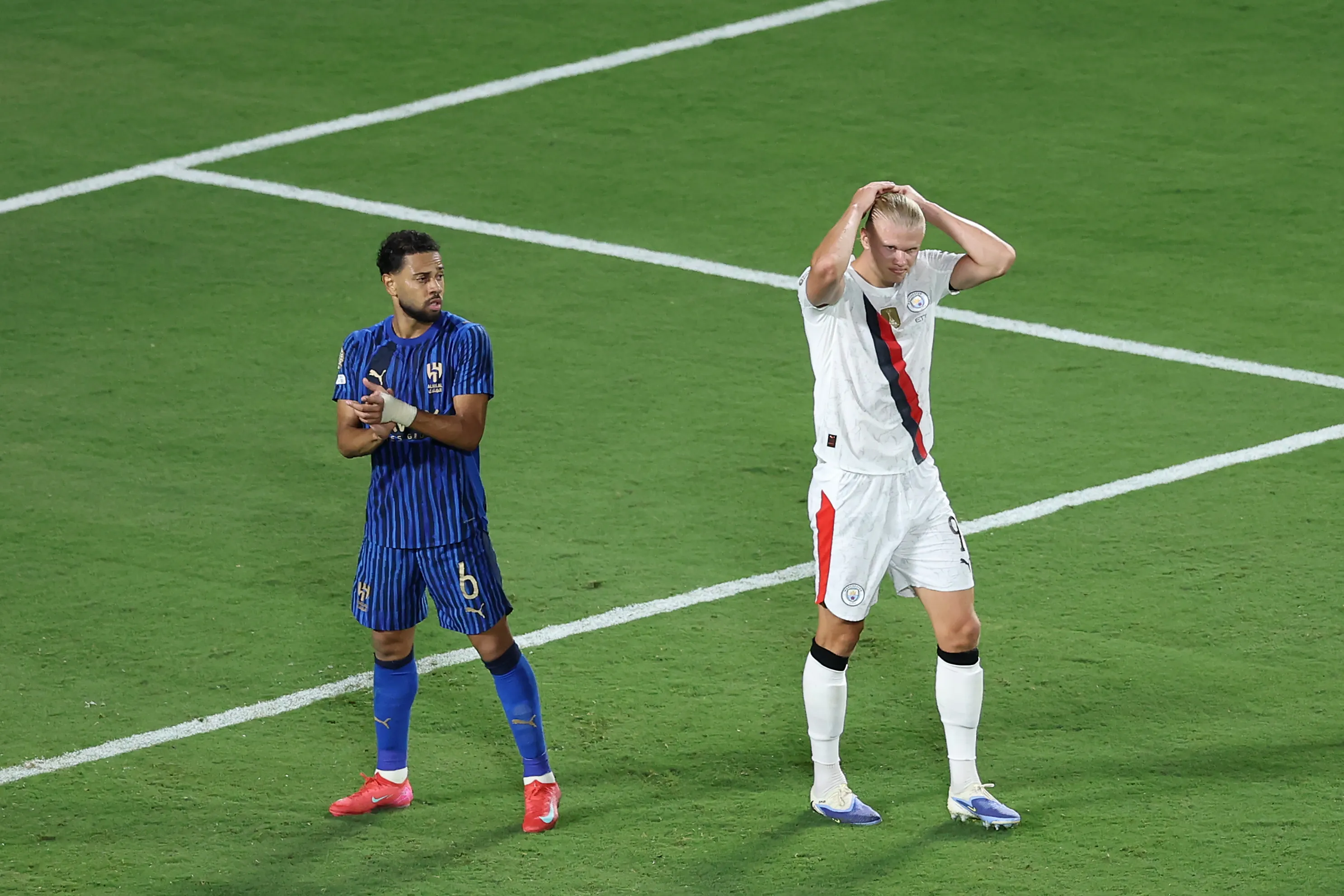 Renan Lodi contra o Manchester City. Foto: Megan Briggs/Getty Images