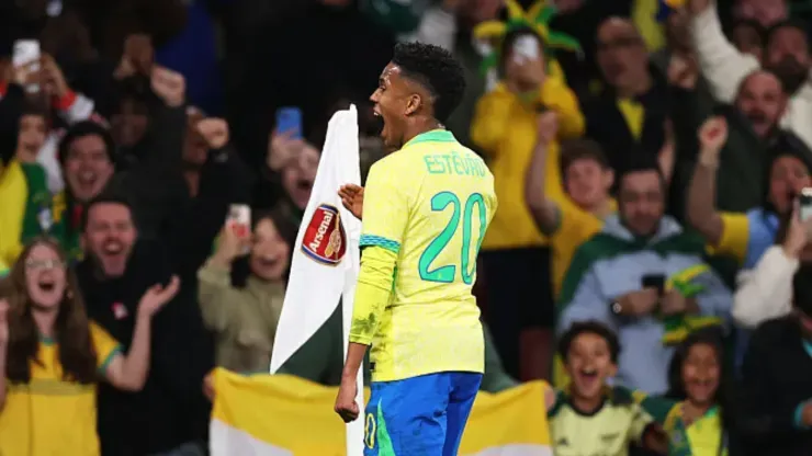 Estêvão comemorando gol pela Seleção Brasileira (Ryan Pierse/Getty Images)