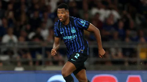 O lateral Dumfries em jogo da Inter de Milão (Maurizio Lagana/Getty Images)