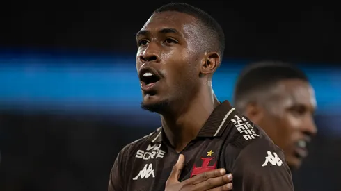 Rayan em jogo do Vasco. (Foto: Jorge Rodrigues/AGIF)