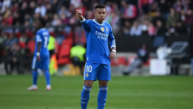 Mbappé reage durante partida da LaLiga. Foto: Denis Doyle/Getty Images