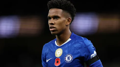 Estêvão em ação pelo Chelsea. Agora, diretoria analisa outro jovem, promessa do Internacional, João Bezerra. Clube poderia fazer mesmo negócio se quiser ter o atacante, que ainda possui 16 anos. (Foto: Justin Setterfield/Getty Images)