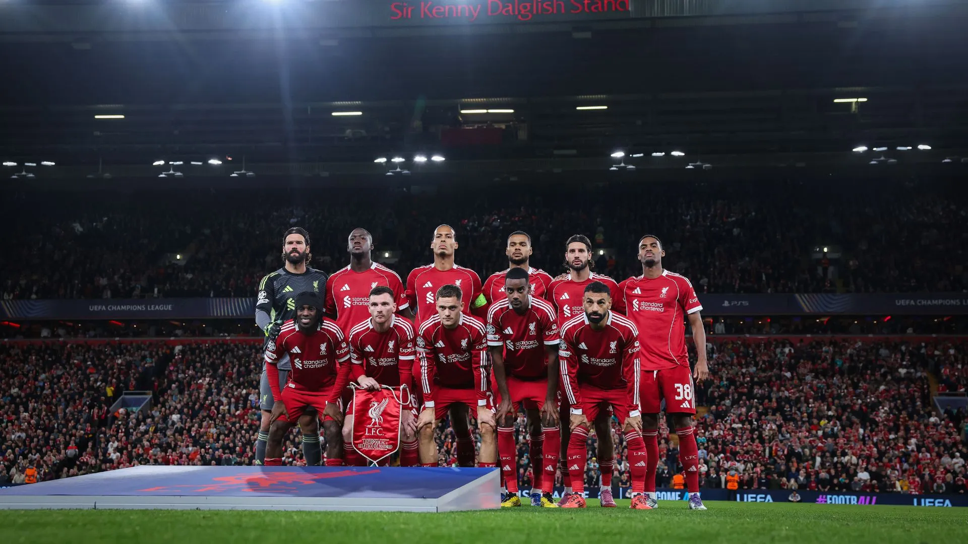 Jogadores do Liverpool em campo (foto: Ryan Pierse/Getty Images)