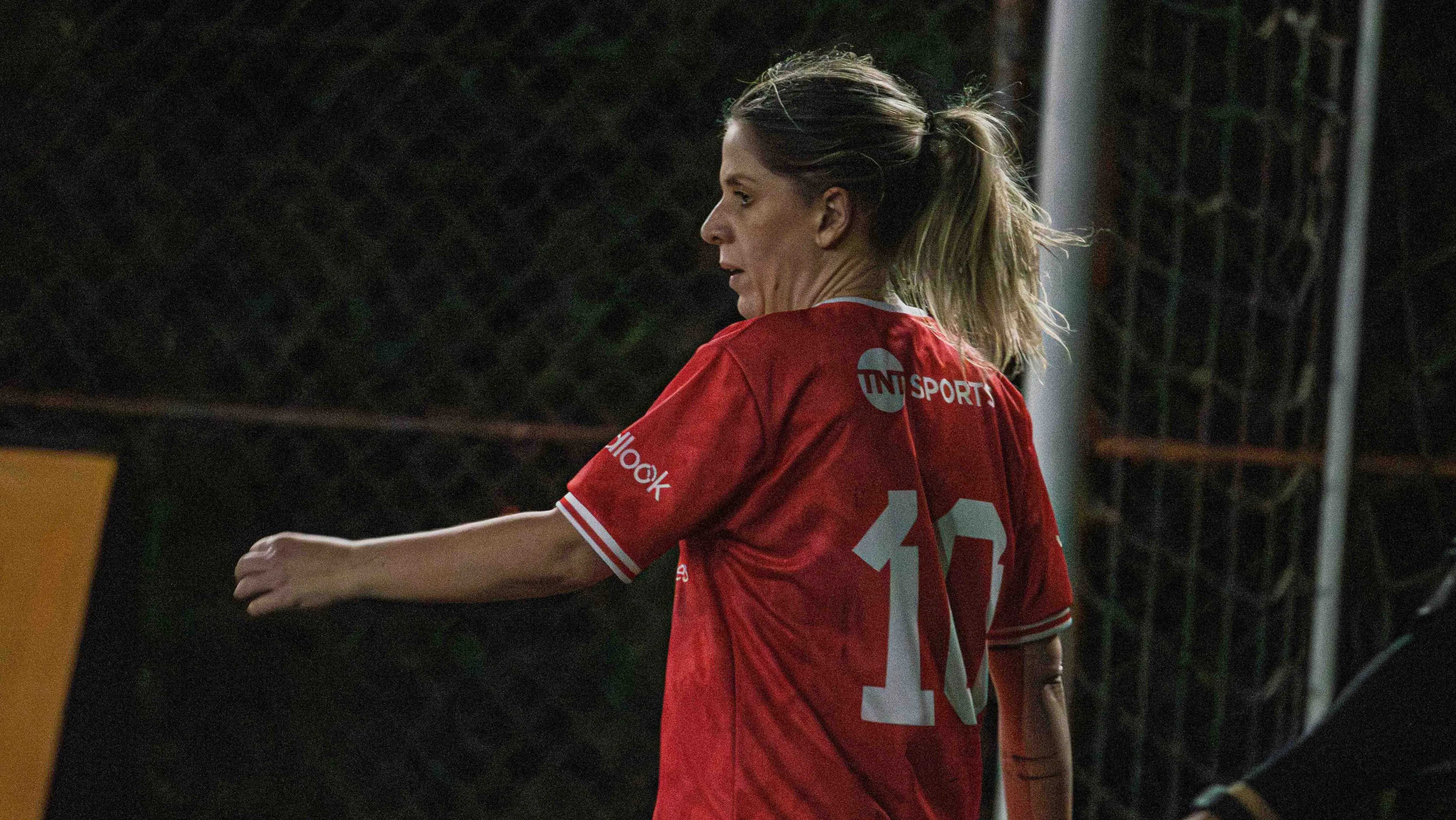 Lívia Toledo: Liderança da PUBLICIS que honra a mística da camisa 10 – Foto: Gabriel Reinehr/Better Collective