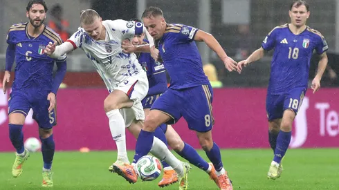 Duelo Itália x Noruega, pelas Eliminatórias da Copa 2026 (Marco Luzzani/Getty Images)