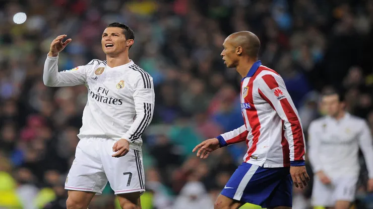 Miranda observa Cristiano Ronaldo em clássico entre Real e Atlético de Madrid em 2015 - Denis Doyle/Getty Images