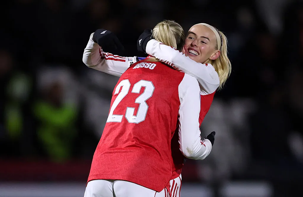 Alessia Russo e Chloe Kelly foram os destaques do Arsenal na partida - Foto: Justin Setterfield/Getty Images