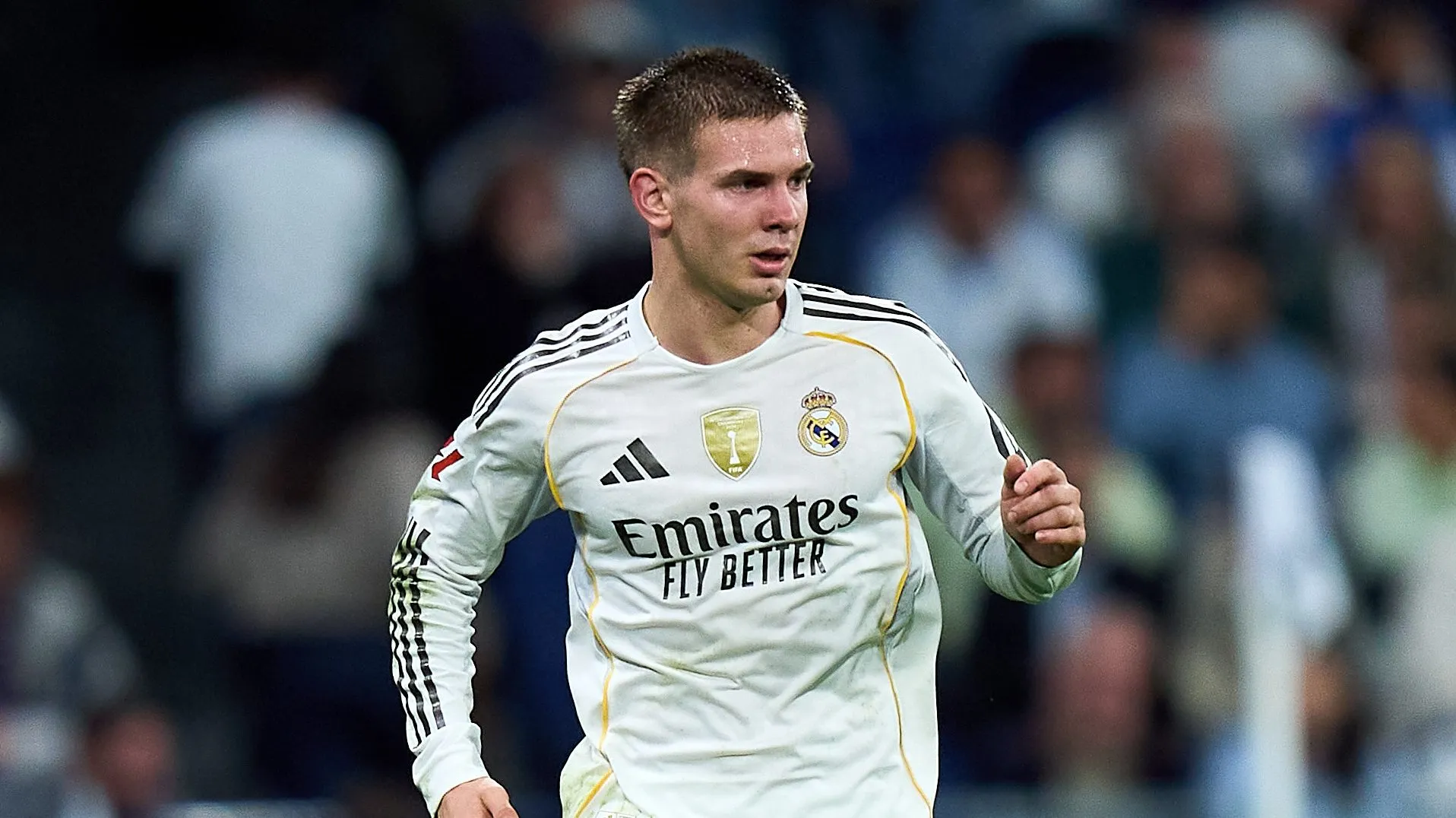 Mastantuono correndo com a bola em jogo do Real Madrid