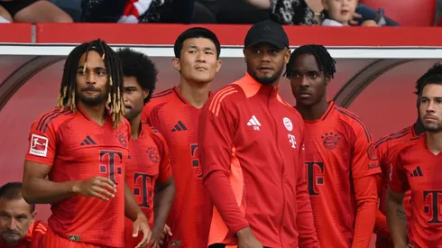 Bayern de Munique busca negociar Sacha Boey em janeiro. (Photo by Sebastian Widmann/Getty Images)