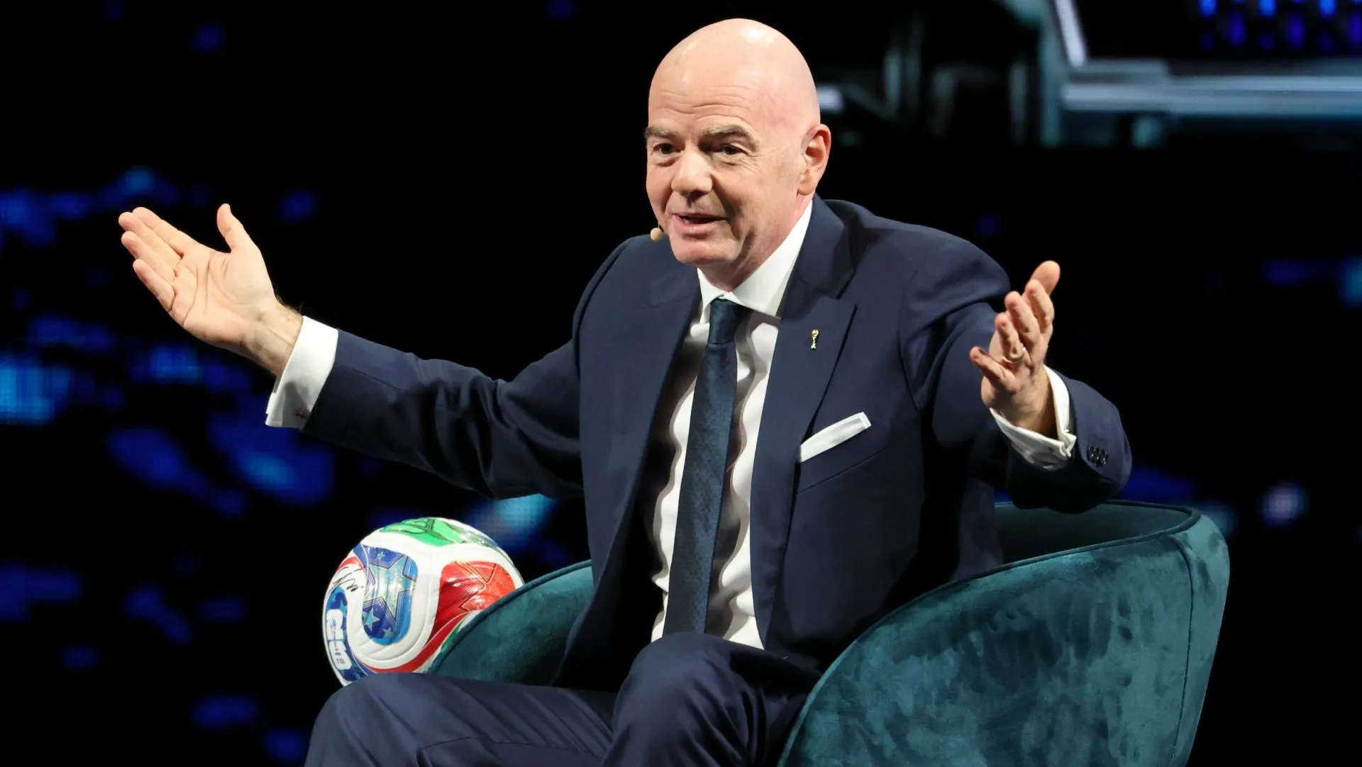 Infantino discursa durante o America Business Forum. Foto: Alexander Tamargo/Getty Images