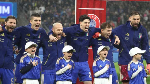 Jogadores da Seleção Italaliana. Imprensa repercutiu confrontos da repescagem (Foto: Marco Luzzani/Getty Images)