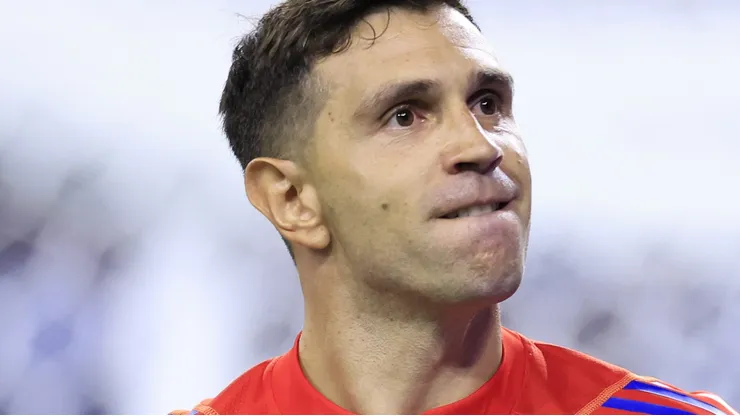 Especulado no Manchester United, Dibu Martínez se torna a prioridade do Tottenham para 2026 (Foto: Buda Mendes/Getty Images)