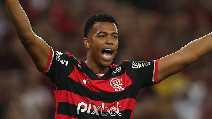 Atlas, do México, aprova chegada de Carlinhos e pode comprá-lo junto ao Flamengo. (Foto: Wagner Meier/Getty Images)