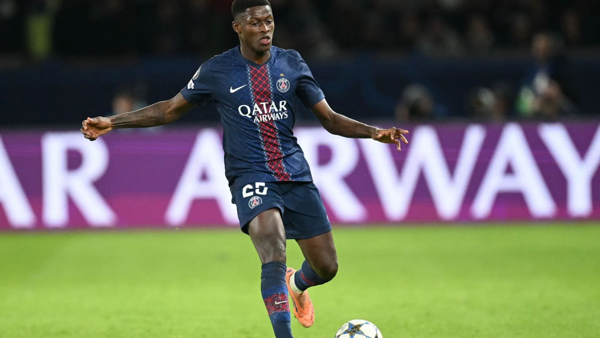 Nuno Mendes em ação durante partida Liga dos Campeões. Foto: Stuart Franklin/Getty Images