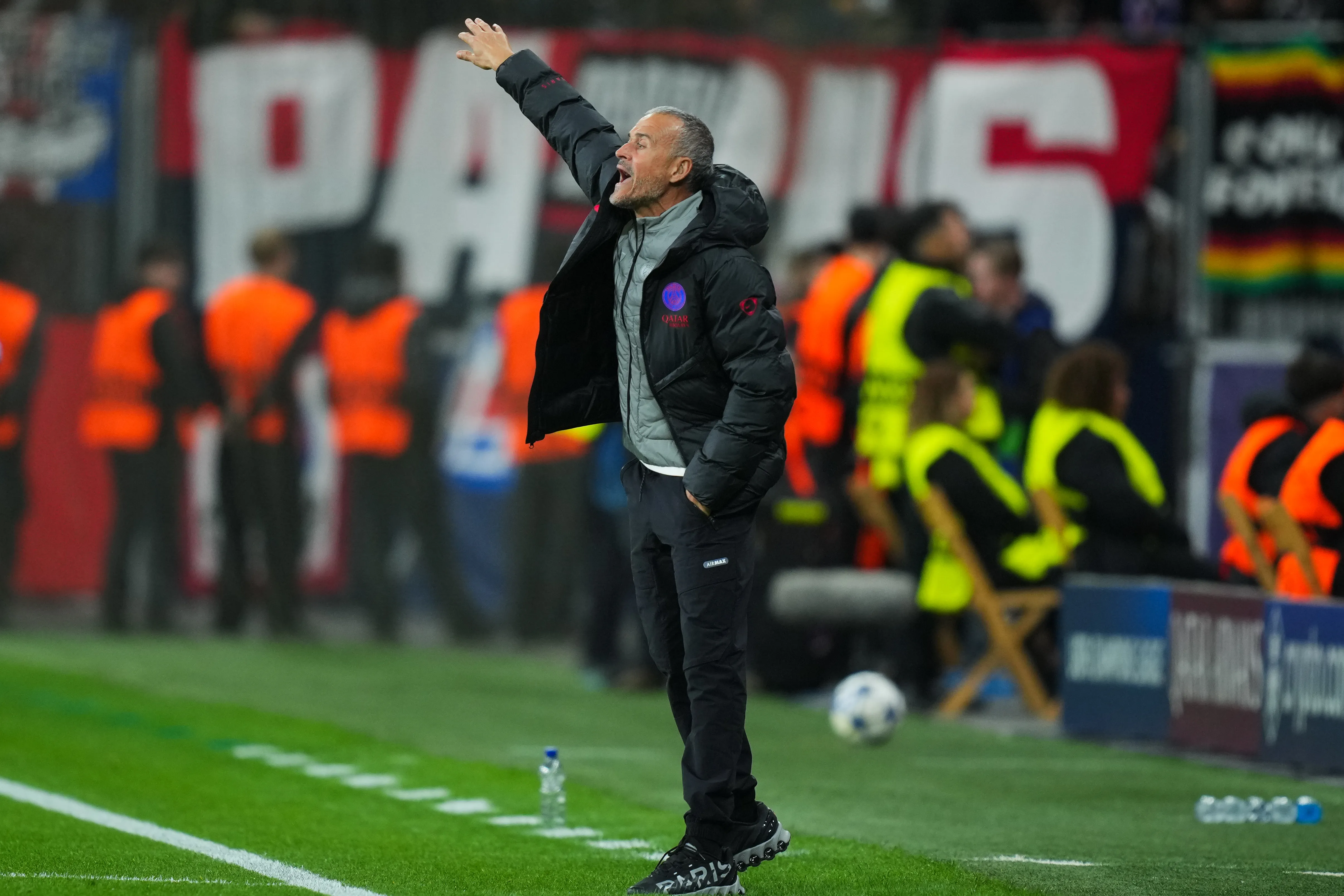 Luis Enrique, técnico do PSG. Foto: Pau Barrena/Getty Images