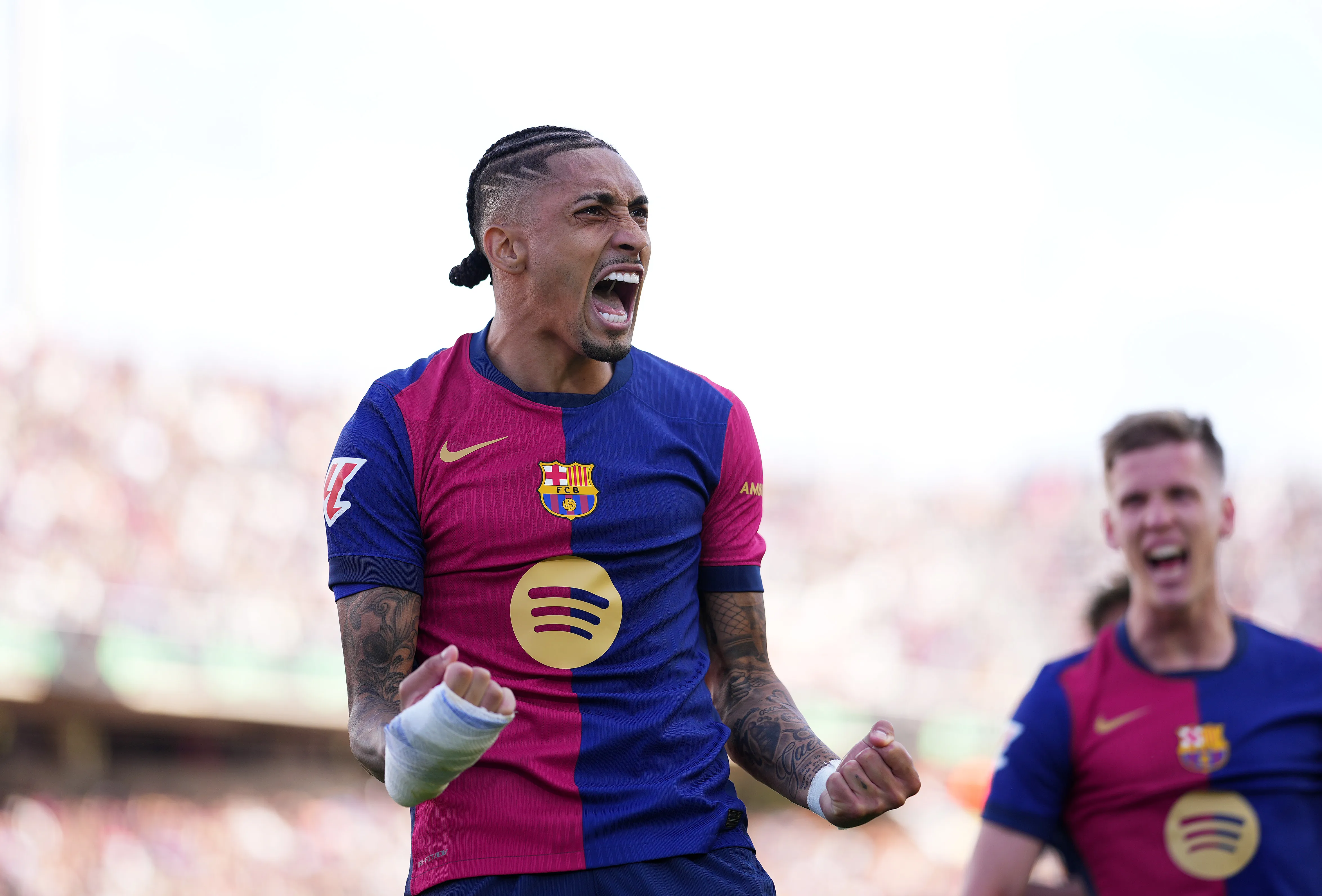 Raphinha está de volta aos gramados. Foto: Alex Caparros/Getty Images