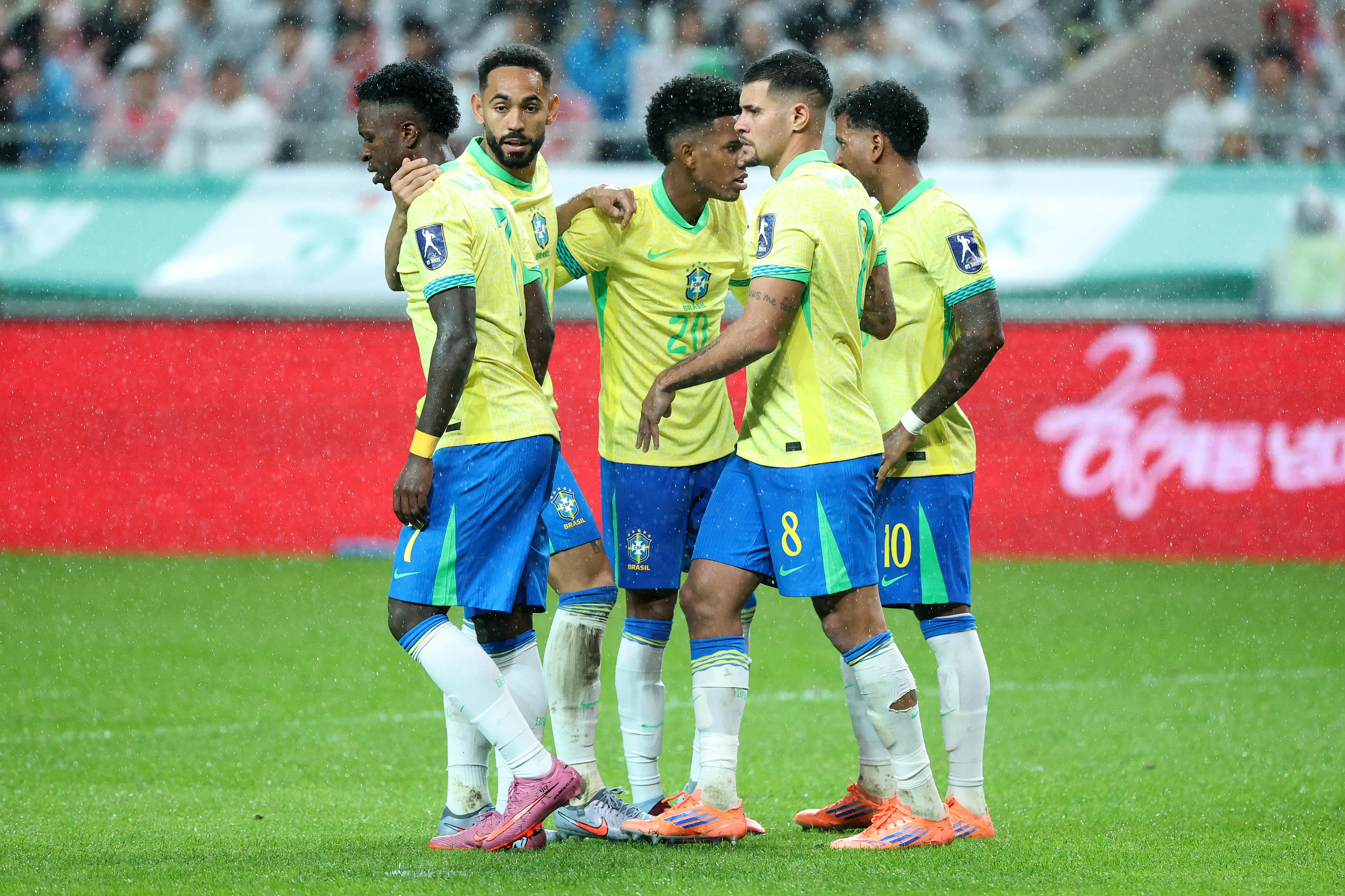 Vini Jr, Matheus Cunha, Estêvão, Bruno Guimarães, e Rodrygo em campo pela Seleção Brasileira. Eles foram os principais nomes, como destaques ou não (Foto: Chung Sung-Jun/Getty Images)