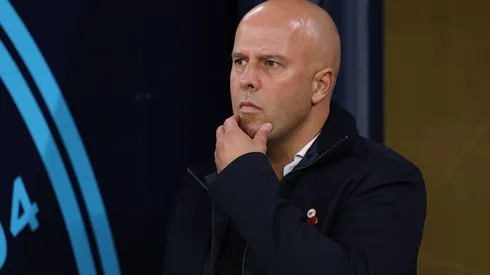 Arne Slot em ação pelo Liverpool.