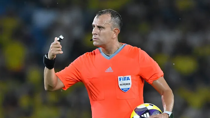 CONMEBOL escala Darío Herrera para a final da Libertadores; argentinos também no VAR. Partida decide qual clube será o primeiro tetra brasileiro. (Foto: Gabriel Aponte/Getty Images)