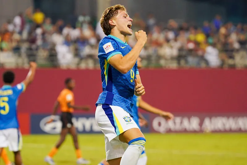 Dell comemora gol pela Seleção Brasileira