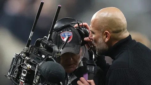 Derrota por 2 x 0 para o Newcastle expõe fragilidades do Manchester City; reação exaltada de Guardiola domina manchetes e levanta dúvidas sobre a equipe. (Foto de George Wood/Getty Images)
