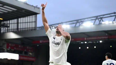 Murillo marca pelo Forest em Anfield, contra o Liverpool. (Foto: Shaun Botterill/Getty Images)