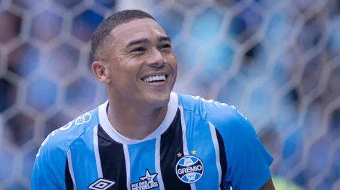 Carlos Vinícius pelo Grêmio. (Foto: Maxi Franzoi/AGIF)