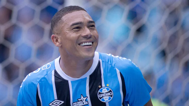 Carlos Vinícius pelo Grêmio. (Foto: Maxi Franzoi/AGIF)